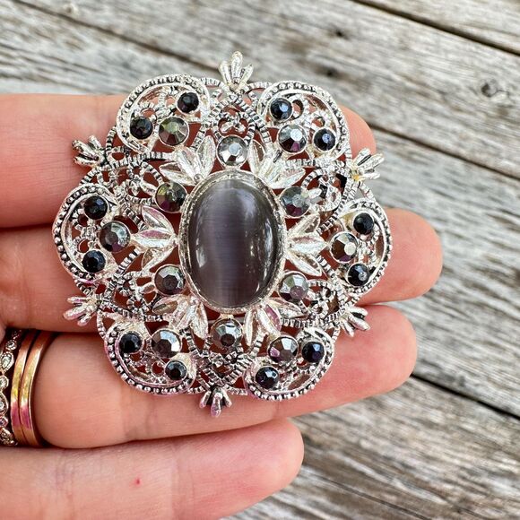 Vintage Jewelry Silver Tone Brooch with gray cabochon - Picture 1 of 2